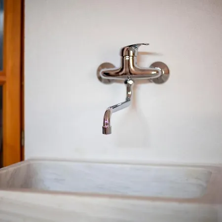 Authentic Stone House With Courtyard In Apartman Dhërmi