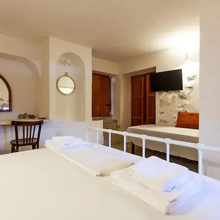 Authentic Stone House With Courtyard In Apartman *