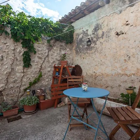 Authentic Stone House With Courtyard In Apartman *