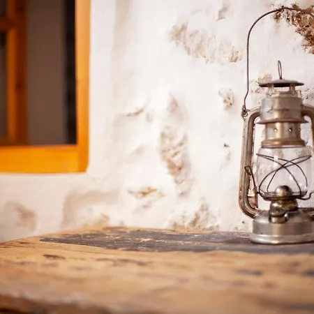 Authentic Stone House With Courtyard In Dhërmi