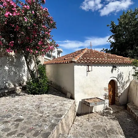 Apartmán Authentic Stone House With Courtyard In