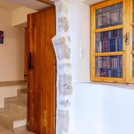 Authentic Stone House With Courtyard In Dhërmi